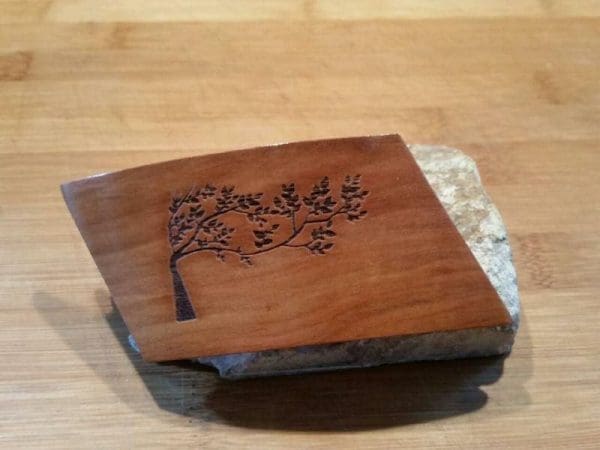 Holz-Haarspange mit Baum im Wind