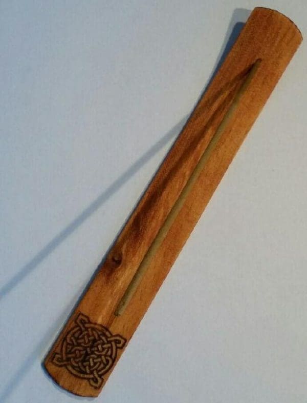 Räucherstäbchenhalter aus Holz