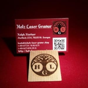 Visitenkartenständer aus Holz mit Wunschgravur