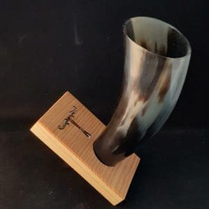 Trinkhornständer Irminsul Kirsche furniert
