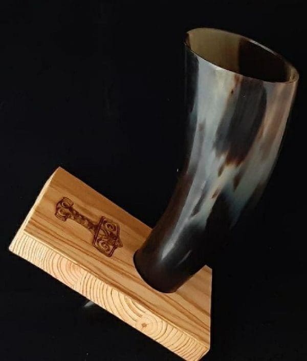 Trinkhornständer_Mjölnir3