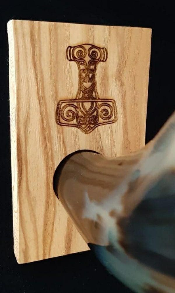 Trinkhornständer_Mjölnir4