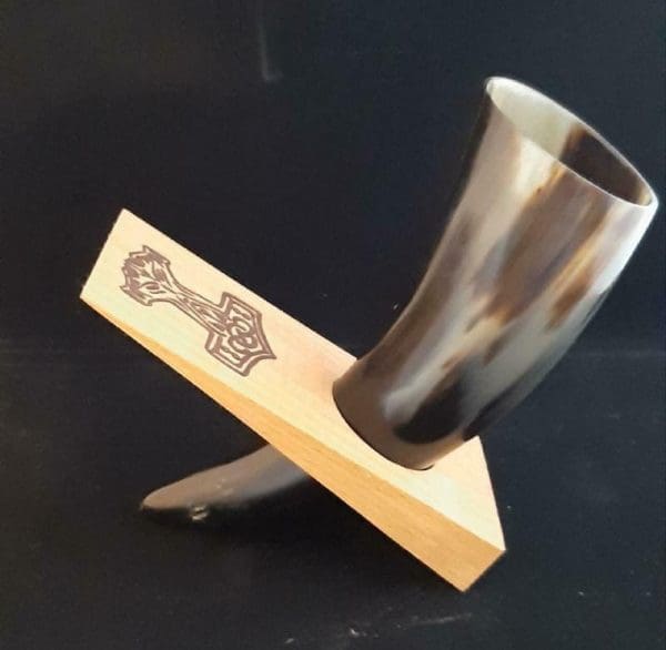 Trinkhornständer_Mjölnir4