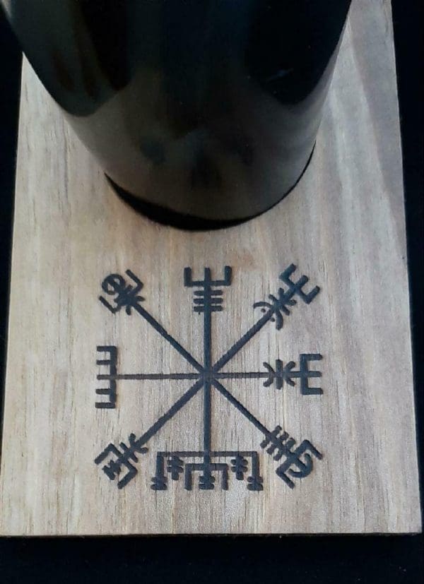 Trinkhornständer_Vegvisir2