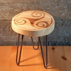 Blumenhocker Triskele aus Holz