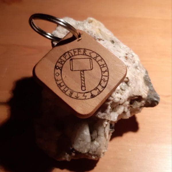Schlüsselanhänger mit Thorshammer Gravur