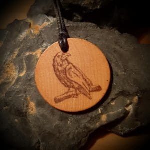 Holzschmuck Anhänger Rabe