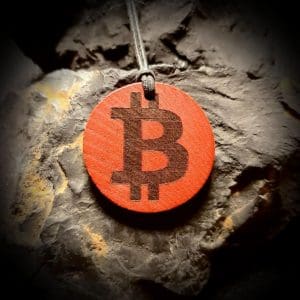 Holzschmuck Anhänger Bitcoin