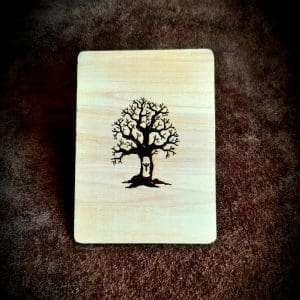 Holzpostkarte mit Gravur Baum