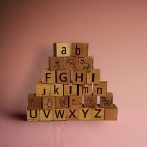 ABC-Holzwürfel mit Tiermotiven